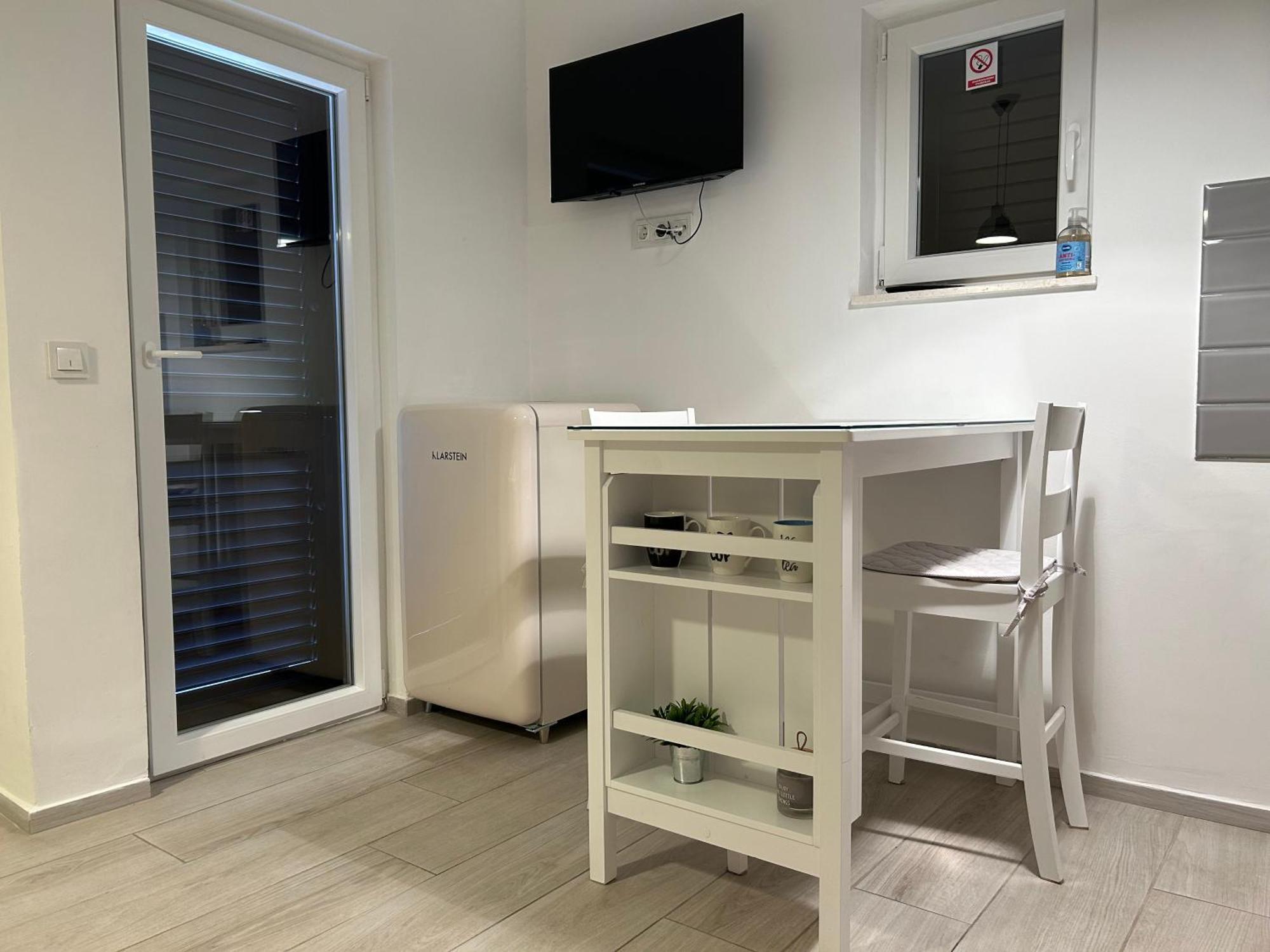 Апартаменты Apartman L&A Биоград-на-Мору Экстерьер фото