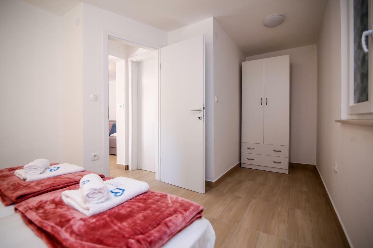 Апартаменты Apartman L&A Биоград-на-Мору Экстерьер фото