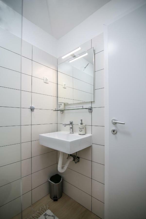 Апартаменты Apartman L&A Биоград-на-Мору Экстерьер фото